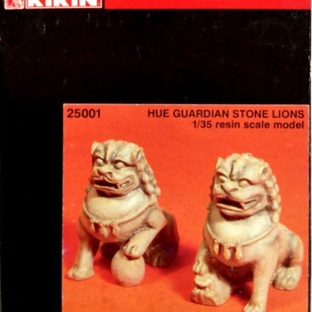 HUE GUARDIAN STONE LIONS