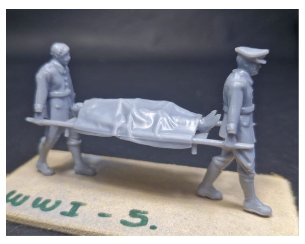 WWI Médico y enfermero con herido (3 figuras)