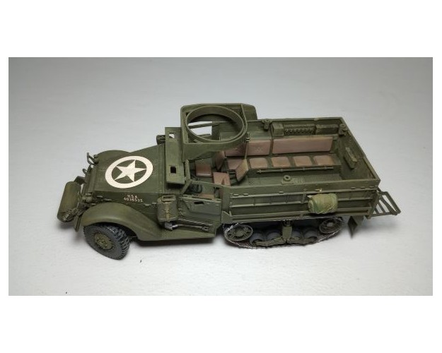 U.S.ARMORED PERSONNEL CARRIER M3A2 HALF TRACK + 13 FIGURAS