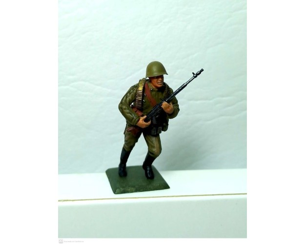 Infante soviético IIGM con MG capturada