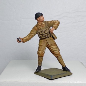 Infante británico IGM lanzando granada