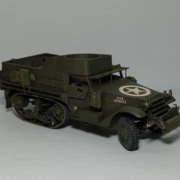 U.S.ARMORED PERSONNEL CARRIER M3A2 HALF TRACK + 13 FIGURAS