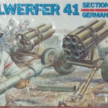 Nebelwerfer 41 with German crew